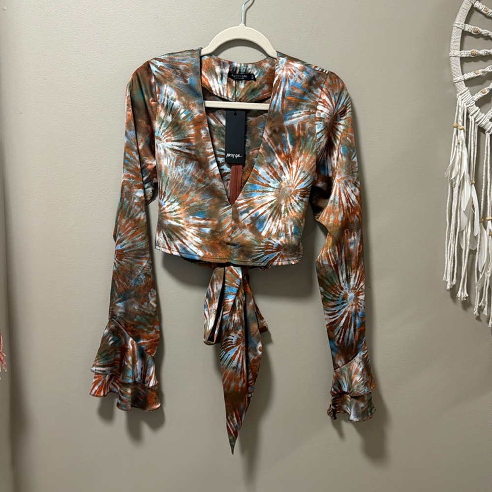 Nasty Gal NWT Long Sleeve Plunge Neckline Crop Top